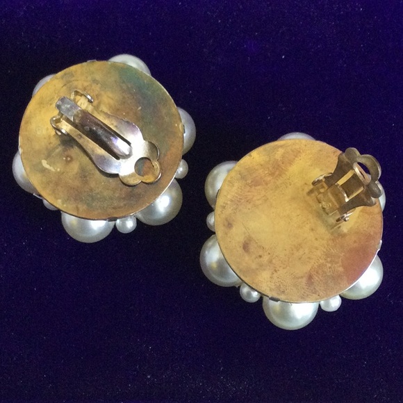 Vintage Faux Pearl Clip On Earrings - Picture 3 of 4